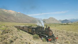 El Expreso Patagónico La Trochita, uno de los atractivos turísticos más representativos de Esquel y la Patagonia, cumple tres cuartos de siglo de vida.