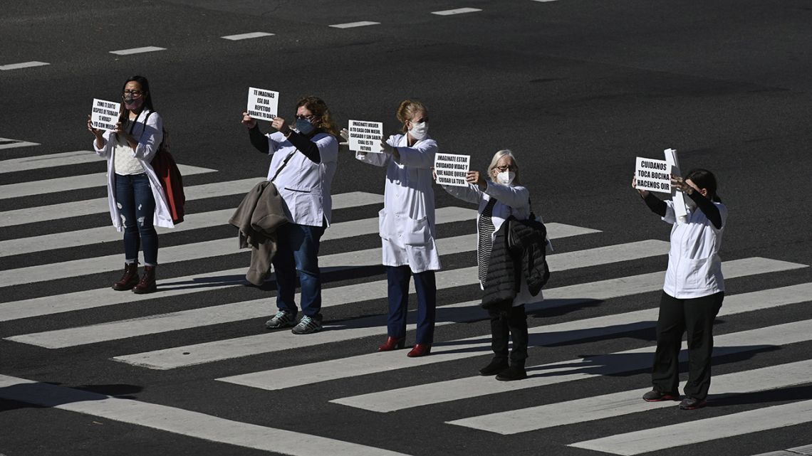 Doctors protest demanding greater availability of PPE during the Covid-19 coronavirus pandemic and for a wage increase in Buenos Aires, on May 27, 2020