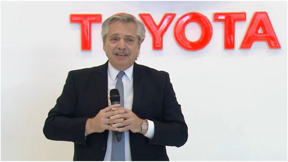 Alberto Fernández en la planta de Toyota, en Zárate.