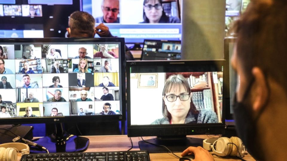 Comisión Bicameral de seguimiento de deuda.