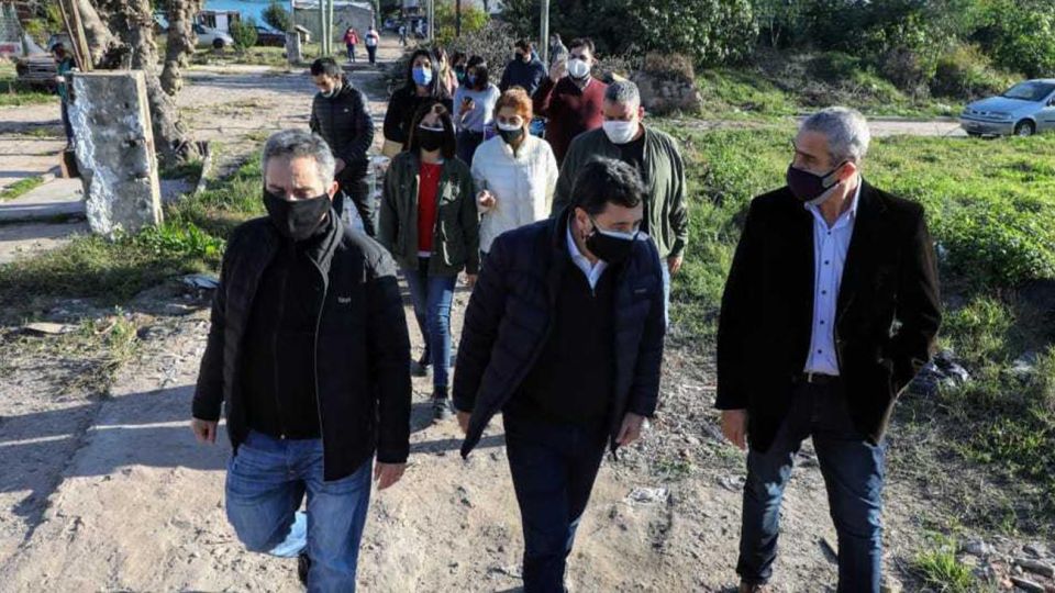 Daniel Arroyo,Andrés Lartoque y Jorge Ferraresi recorren Villa Azul