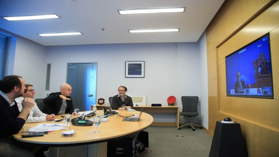 El jefe de gobierno porteño mantuvo un encuentro virtual con sus pares de Europa y EE.UU.