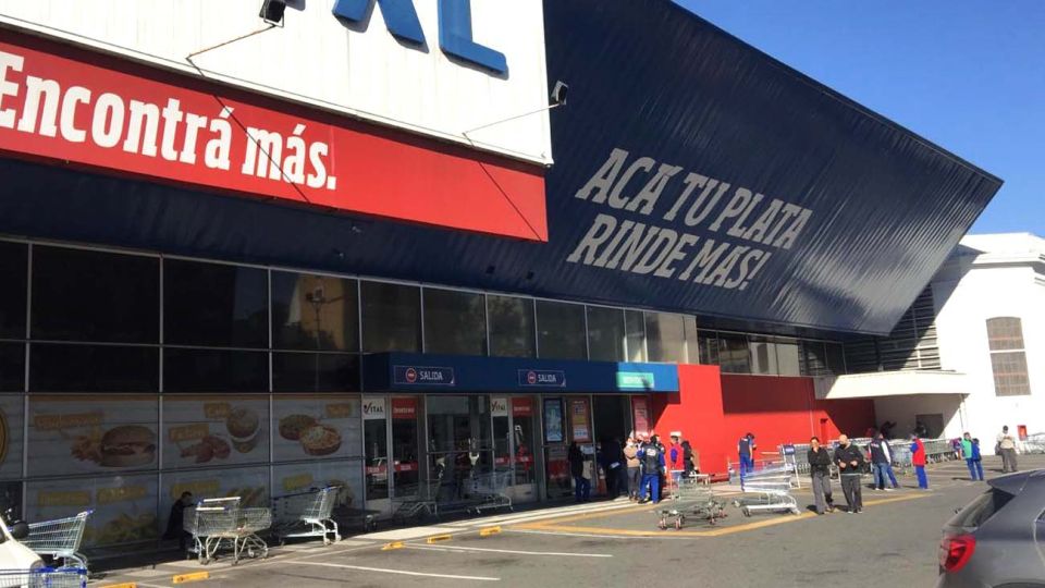 mayorista Vital siendo evacuado por casos de covid