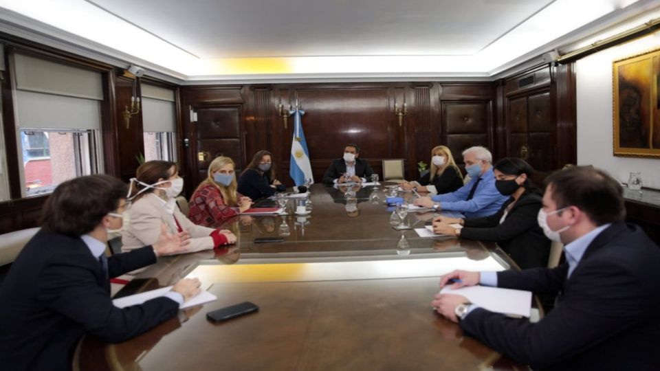 La mesa tripatita que integran Seguridad, Justicia y Medio Ambiente reunida por el conflicto en Villa Mascardi