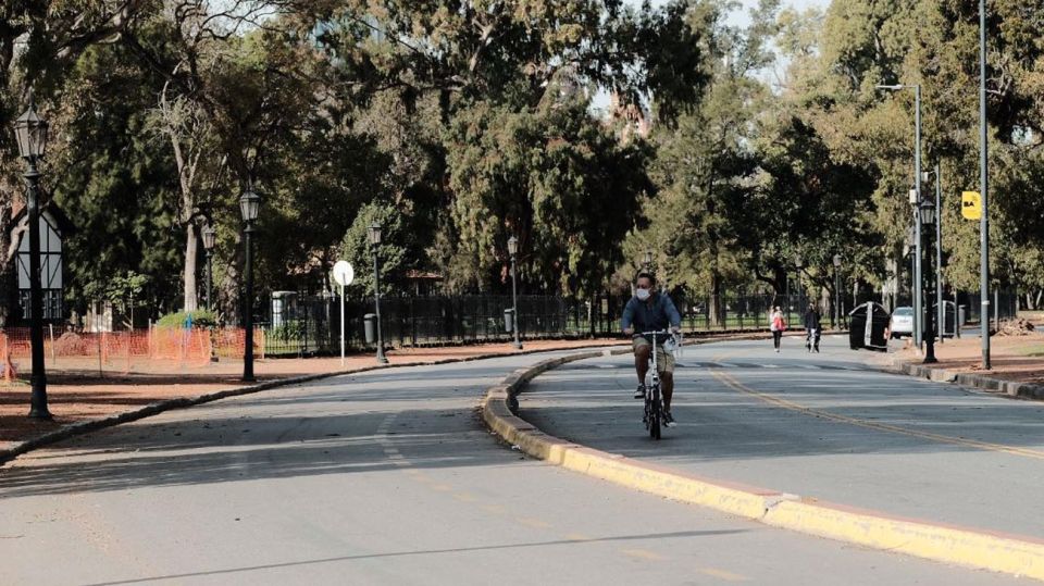 GENTE HACIENDO ACTIVIDAD FíSICA EN PARQUES 20200529