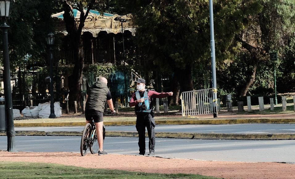 GENTE HACIENDO ACTIVIDAD FíSICA EN PARQUES 20200529