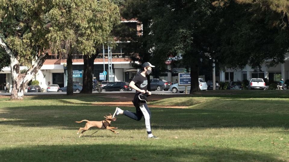 GENTE HACIENDO ACTIVIDAD FíSICA EN PARQUES 20200529
