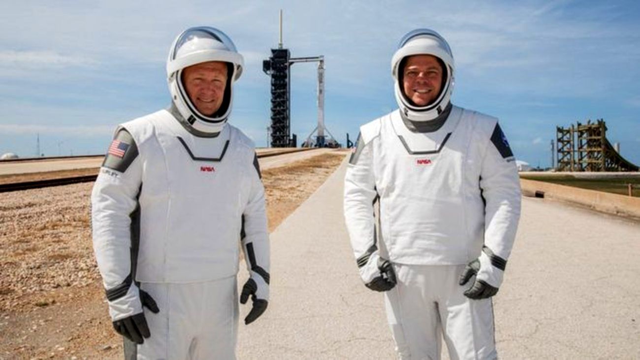 Así son los trajes que utilizan los astronautas de la Crew Dragon