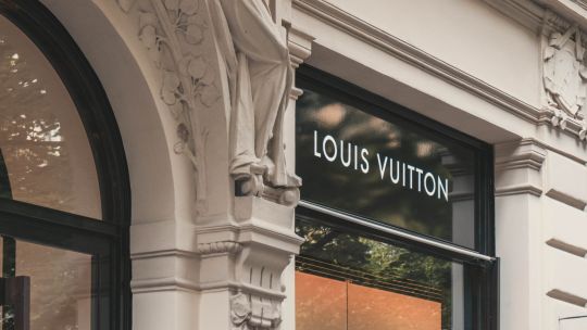 La reconversión de un gigante de la moda y el lujo: los nuevos pasos de LVMH