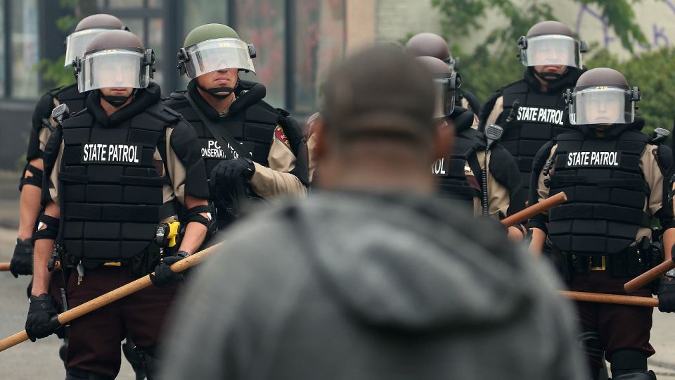 La tensión racial está al rojo vivo en Minneapolis.