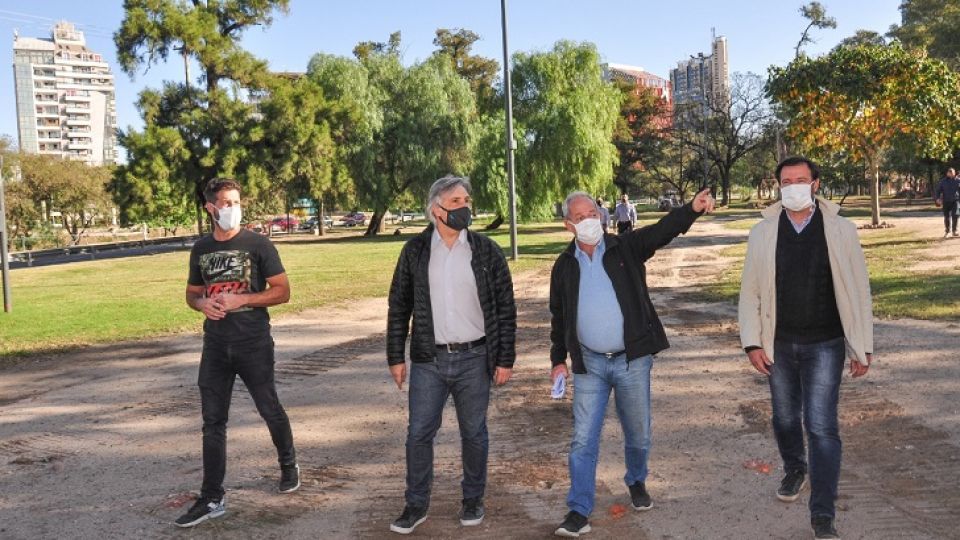 ESPACIOS VERDES. Llaryora apuesta a mejorar los lugares públicos y las plazas.