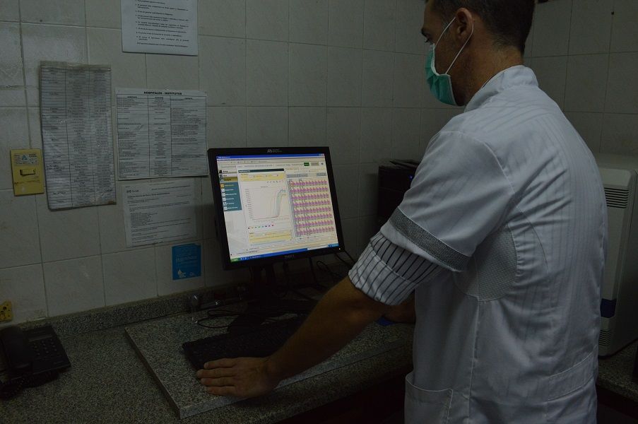 MUESTRAS. En el lugar se realizan unos 1200 análisis diarios utilizando la técnica de 