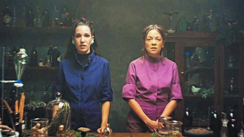 Linaje. iLe es la hermana de René Pérez Joglar y Eduardo Cabra Martínez, integrantes de Calle 13.
