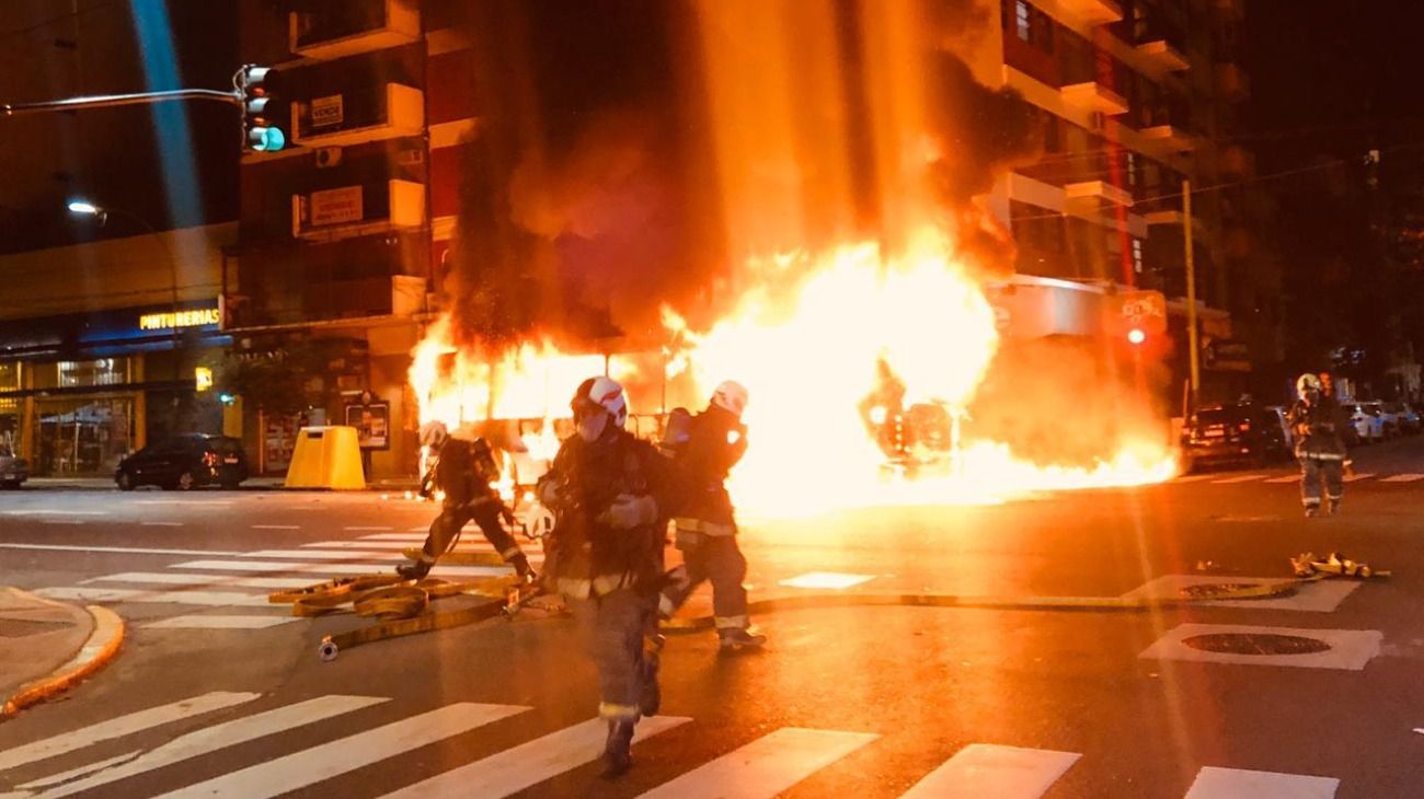 Se incendió un colectivo en el barrio de Almagro.