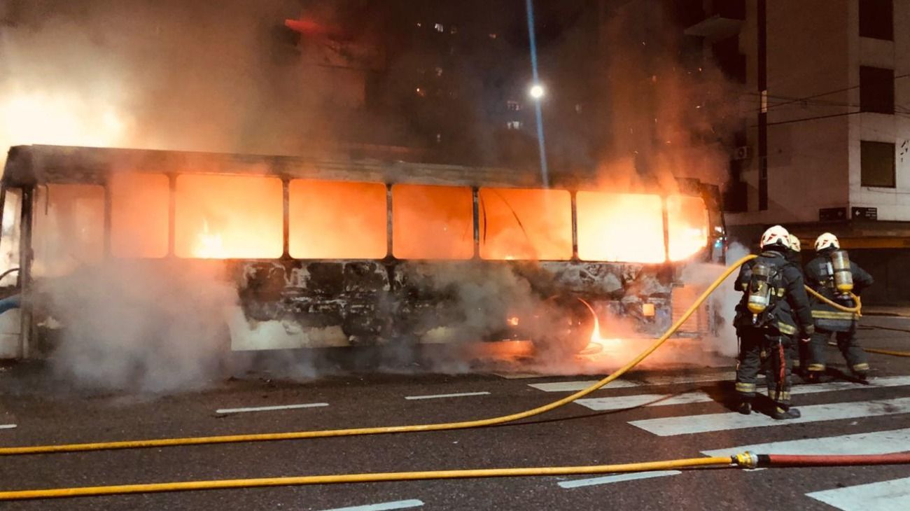 Se incendió un colectivo en el barrio de Almagro.