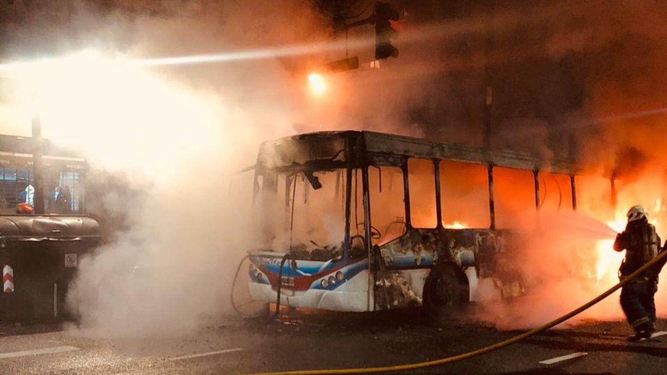 Se incendió un colectivo en el barrio de Almagro.