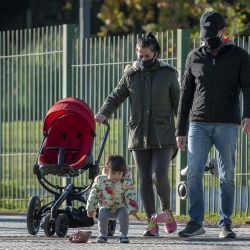 Los niños, acompañados por un adulto, disfrutaron  de los paseos permitidos, a pesar de las bajas temperaturas del fin de semana. | Foto:Juan Ferrari