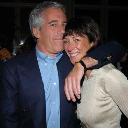 La pareja se mostró unida hasta poco antes del encarcelamiento de Epstein. 