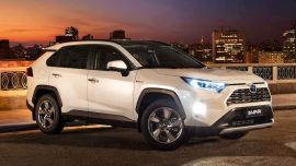 La RAV4 Hybrid busca un perfil aventurero a través de un diseño robusto y sofisticado.