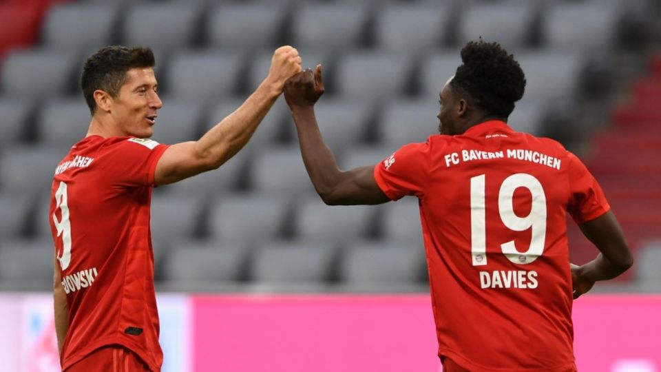 FÚTBOL POST CORONAVIRUS EN ALEMANIA: FESTEJO CON DISTANCIAMIENTO SOCIAL DE LOS JUGADORES DEL BAYERN MUNICH. //AFP