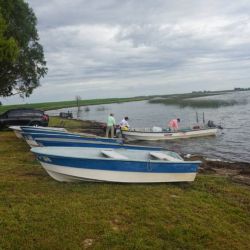 El partido de San Cayetano habilitó la pesca en las lagunas y los pejerreyes no fallaron.