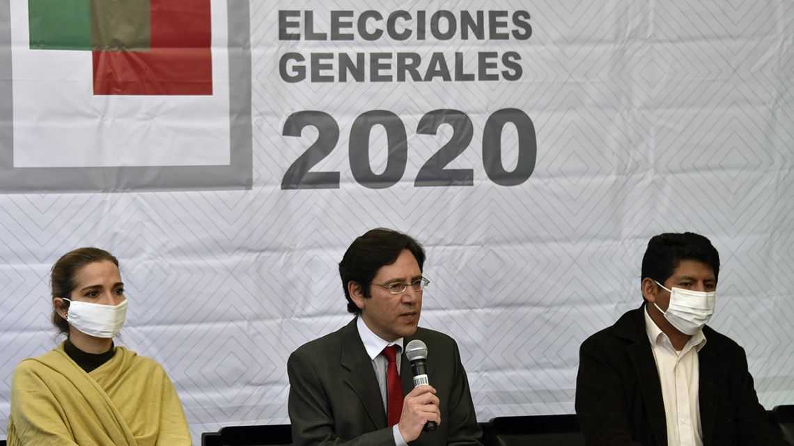 The President of the Supreme Electoral Tribunal (TSE) of Bolivia, Salvador Romero (C), accompanied by the TSE Vice-President Maria Angelica Ruiz (L) amd vocal Daniel Atahuichi, speaks during a press conference to announce that the general election that was delayed over the coronavirus pandemic will take place on September 6 following an agreement with political parties, in La Paz on June 2, 2020. The election -- called after the annulment of a controversial poll in October -- was originally due to take place on May 3 but was postponed indefinitely in March with Bolivia in virus lockdown.