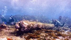 Los restos de una nave naufragada se la suele conocer como pecio.