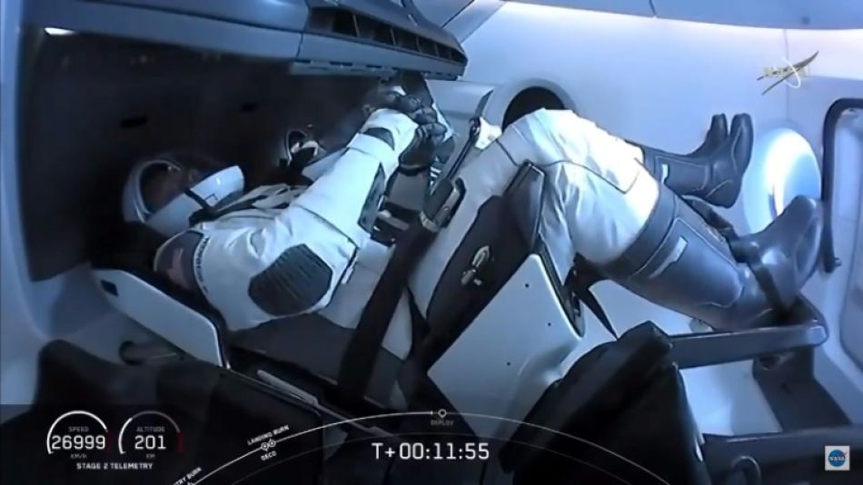Los astronautas del Crew Dragon SpaceX durante el lanzamiento