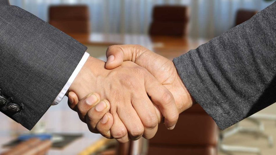 manos-acuerdo-ejecutivos-lider-pixabay