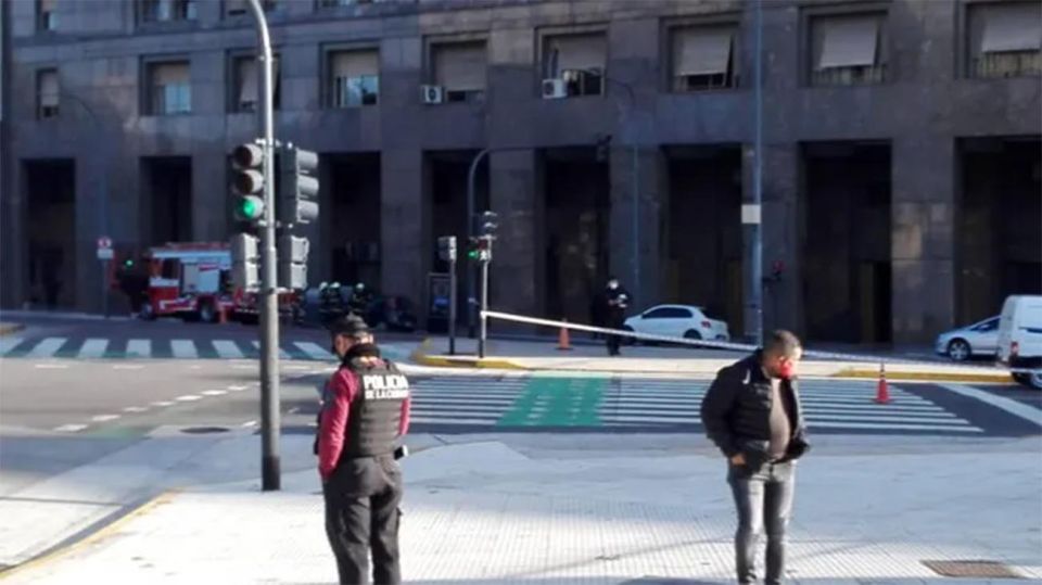 Evacuación del ministerio de economía 20200604