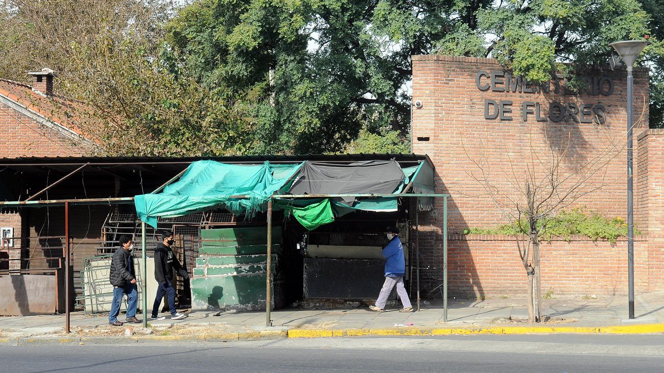 Funcionamiento con restricciones en los cementerios de los barrios porteños de Flores y Chacarita.