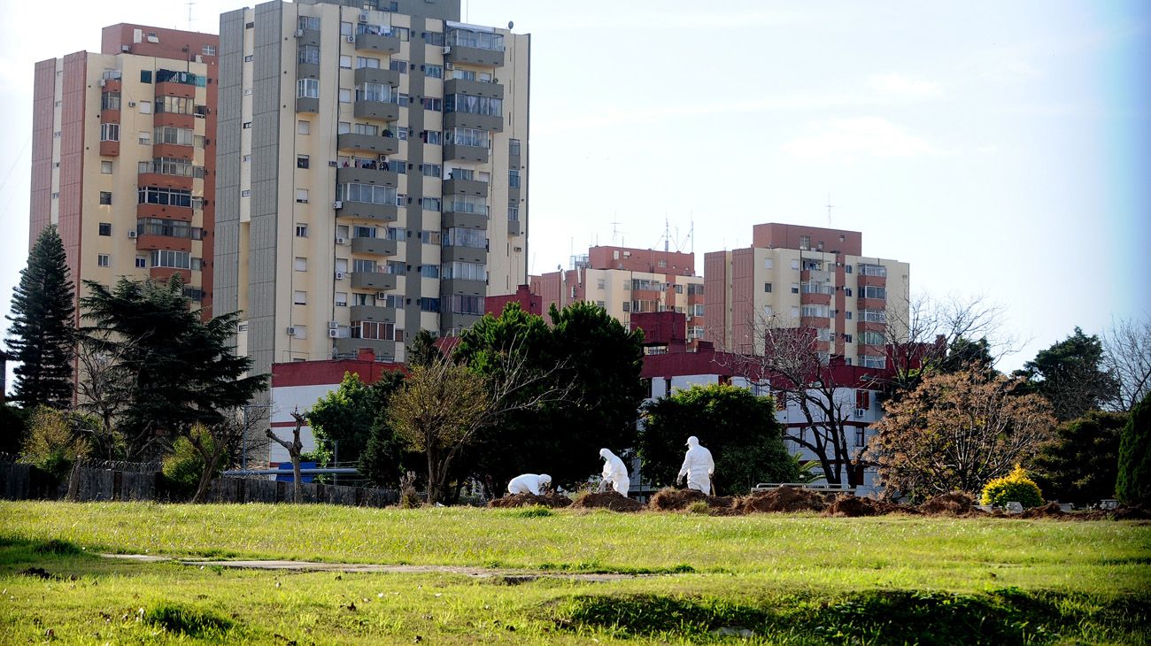 Funcionamiento con restricciones en los cementerios de los barrios porteños de Flores y Chacarita.