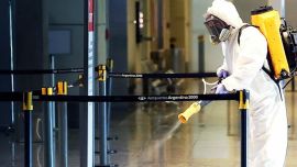 Refuerzan medidas sanitarias en los aeropuertos de la Argentina