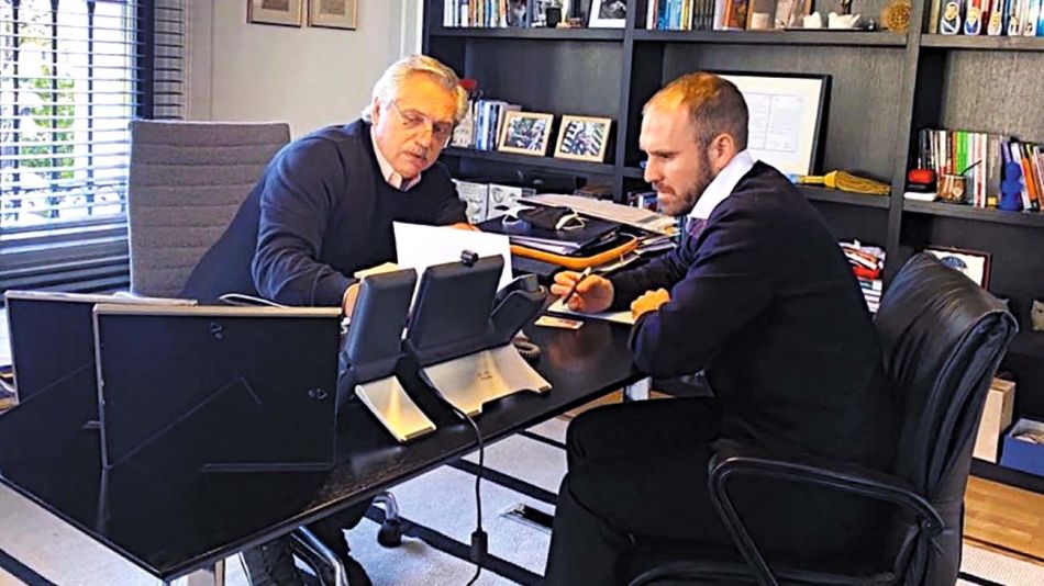 Alberto Fernández y su ministro Martín Guzmán.