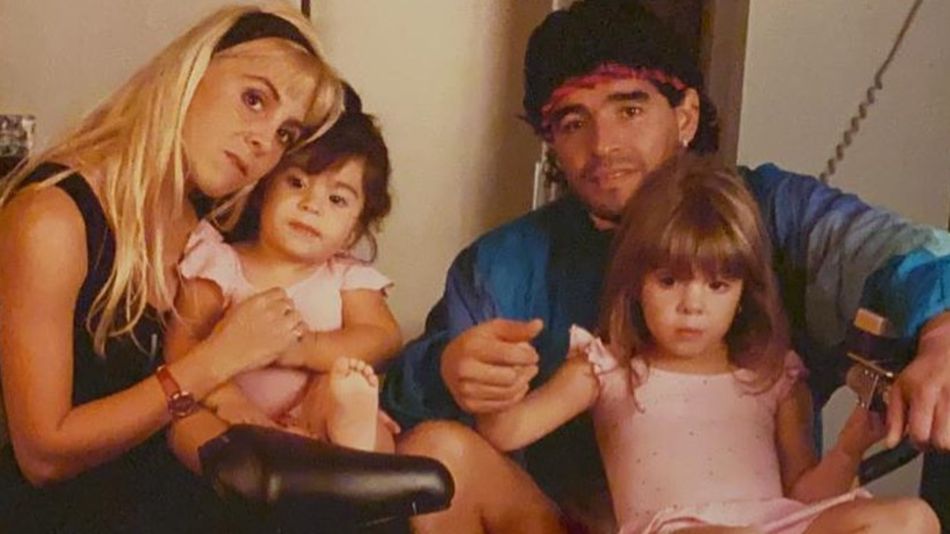 El emotivo posteo de Gianinna Maradona a sus padres, Diego y Claudia y su hermana