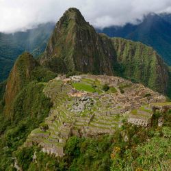 Una vista general de la ciudadela inca de Machu Picchu. - Las autoridades anunciaron que se implementarán protocolos de salud para reabrir en el sitio turístico más visitado de Perú, que ha sido cerrado por tres meses debido a la pandemia de coronavirus Covid-19. | Foto:Cris Bouroncle / AFP