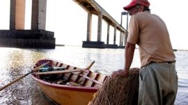 Controversial medida: Corrientes habilita la pesca con el río Paraná en bajante