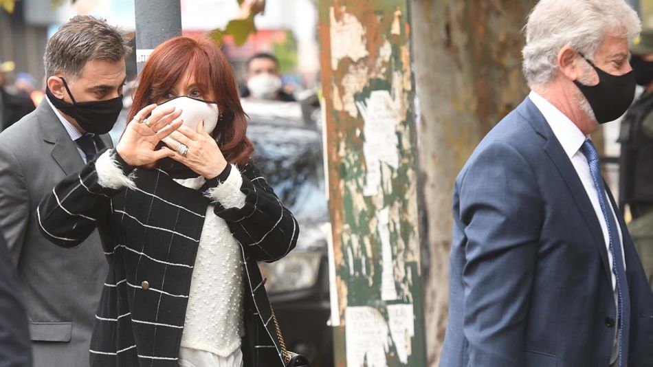 Cristina Fernández llegó al juzgado de Lomas 20200608