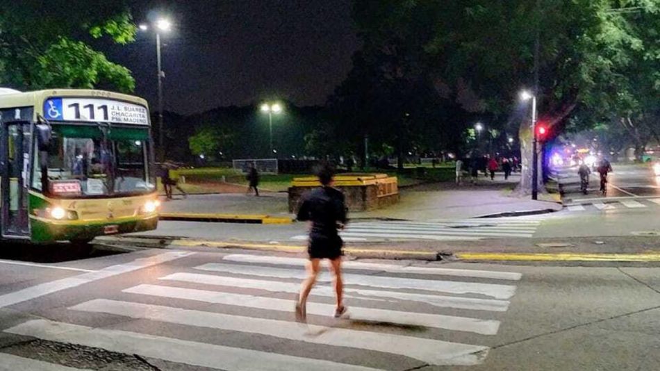 Gente corriendo en Parque Los Andes (CABA), 20200608