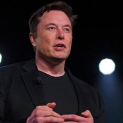 Elon Musk ha dicho que desea enviar hasta 100 personas para completar misiones a la Luna y al planeta rojo.