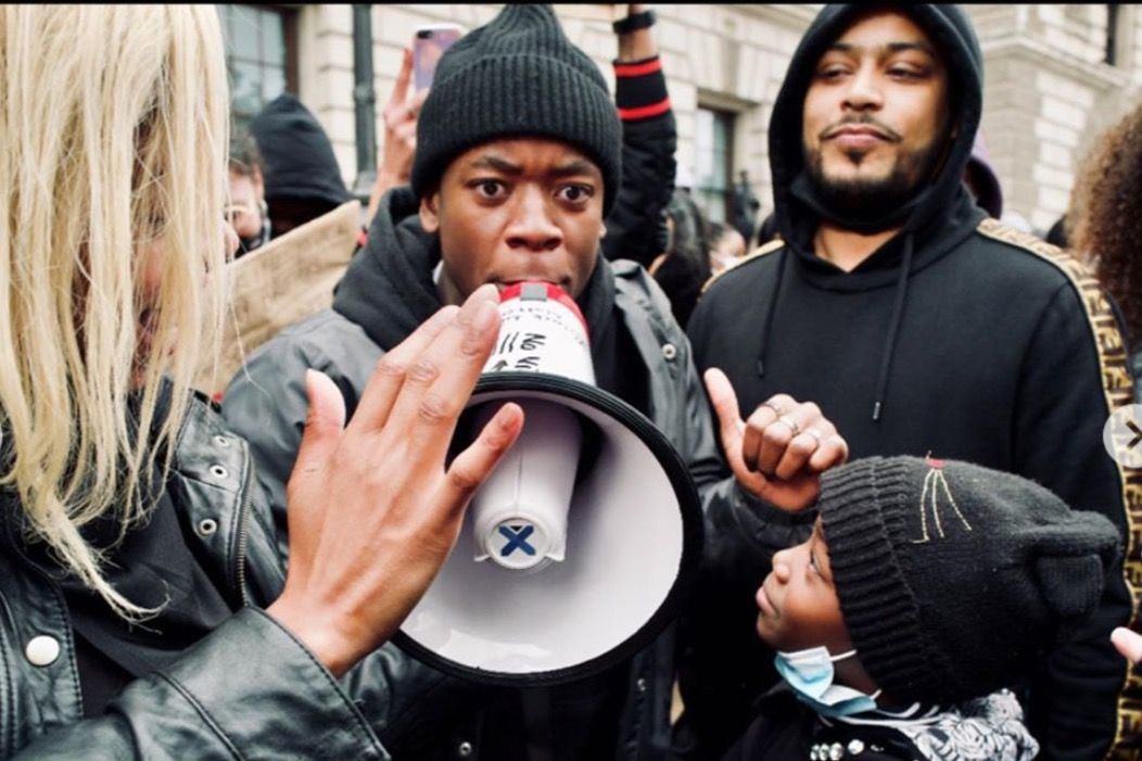 Madona con cuatro de sus hijos en Londres, en la marcha que se hizo por el asesinato de George Floyd.