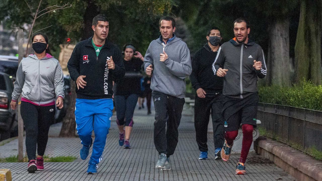 Ya está permitido salir a correr en Buenos Aires; de 20.00 a 08.00 hs, en el parque más cercano al domicilio, sin barbijo, y manteniendo distancia entre corredores | Foto:Juan Ferrari