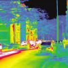 Imagen termográfica de una típica ciudad, con gran cantidad de vehículos.