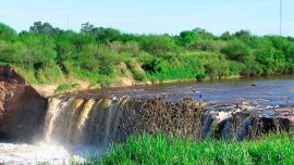 El Parque Regional Villa Gobernador Gálvez permanece cerrado aunque encierra rincones hermosos como el de esta cascada.