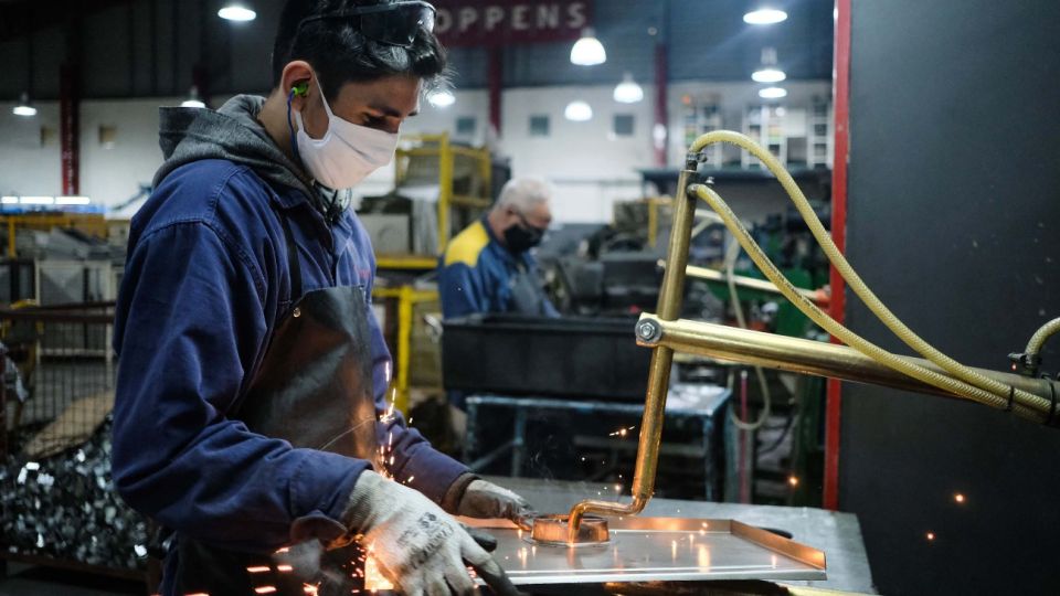 Con las flexibilizaciones, la industria se recupera en las provincias.