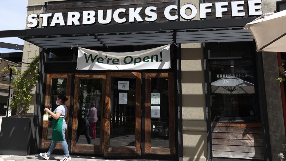Starbucks cierra locales en Estados Unidos