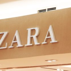 Zara cierra 1200 locales y se concentra en el modelo online 