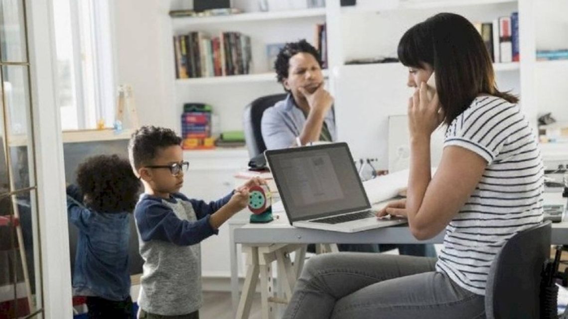 Employees working from home feel that their employer does not respect work schedules.