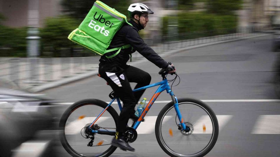 La división Uber Eats de la compañía de transporte de pasajeros se ha centrado hasta ahora en la entrega de alimentos preparados por restaurantes.