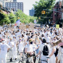 Miles de personas llenan las calles en apoyo de Black Trans Lives Matter y George Floyd en el distrito de Brooklyn de la ciudad de Nueva York. Las protestas continúan en todo el país a raíz de la muerte de Floyd mientras estaba bajo custodia policial de Minneapolis. | Foto:Michael Noble Jr./Getty Images / AFP